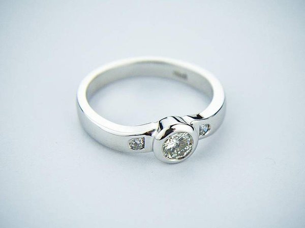 Quel type de diamant associer à de l'or blanc ?