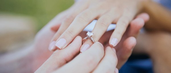 Guide pour choisir une bague de fiançailles en diamant